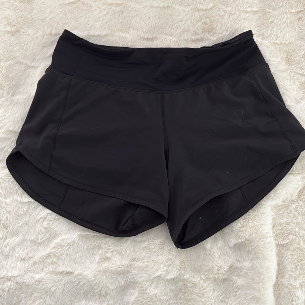 black lululemon shorts